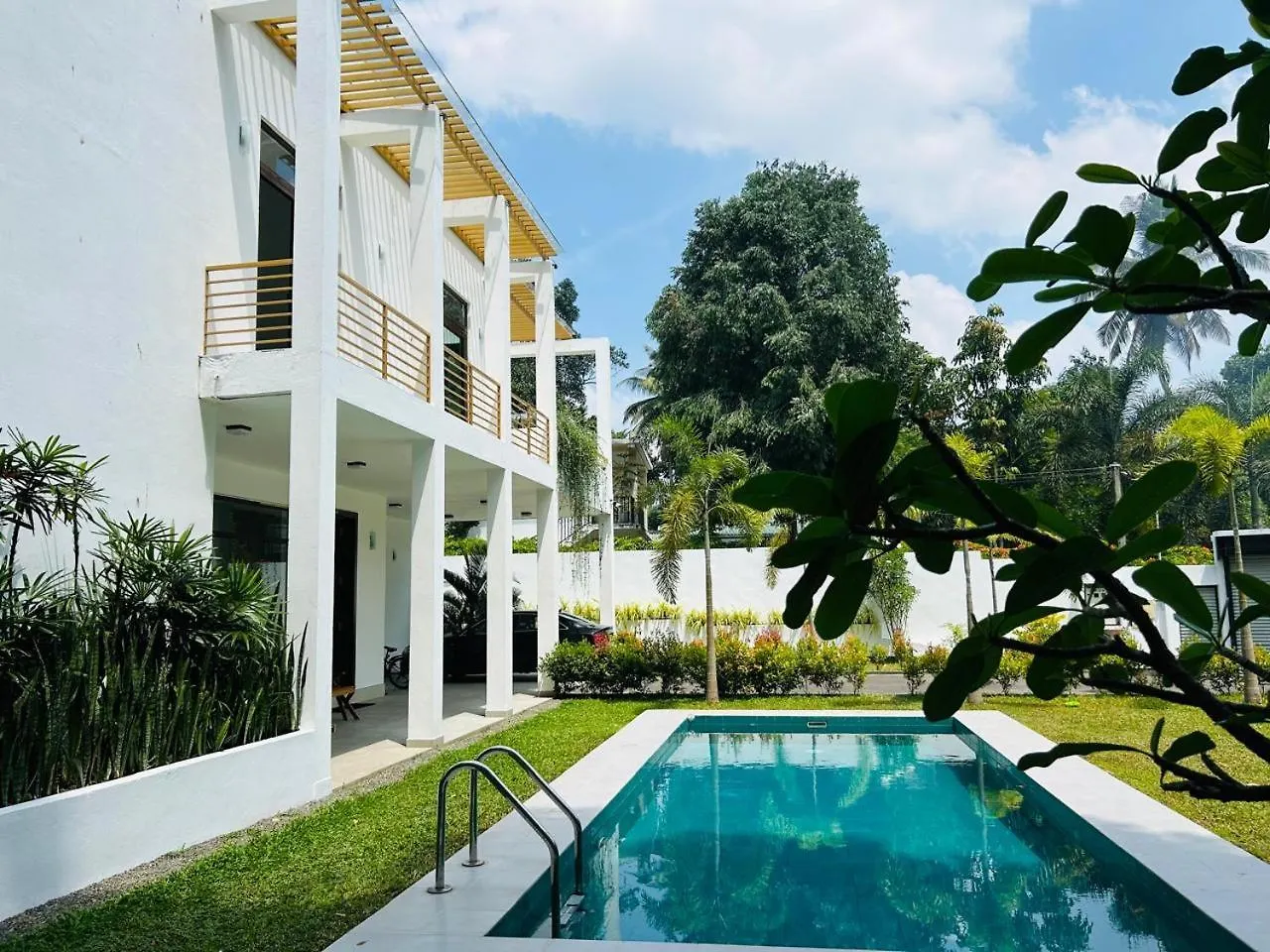 Bed & Breakfast Tridentkandy-Polgolla Sri Lanka